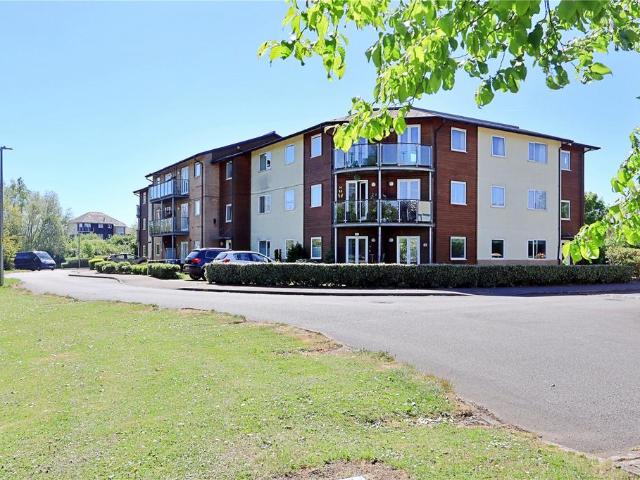 Flat for sale in Monkston Park, Milton Keynes