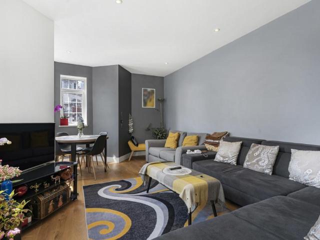 Flat for sale in London Borough of Croydon, Greater London