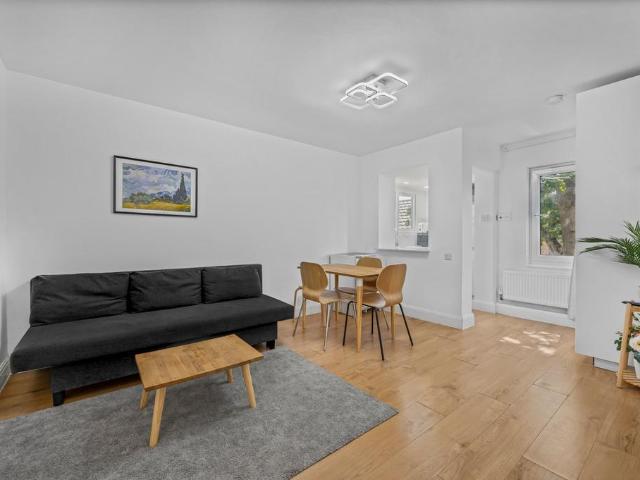 Flat for sale in Custom House, Greater London