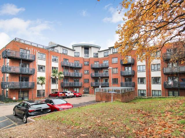 Flat for sale in Farnborough, Hampshire