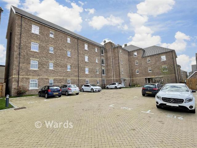 Flat for sale in Allington, Midway