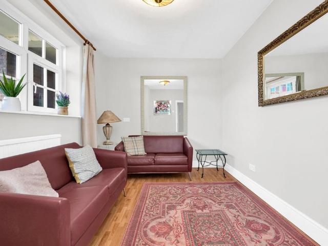 Flat for sale in Nine Elms, Greater London