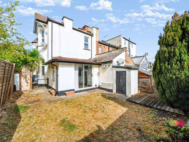 Flat for sale in Colney Hatch, Greater London