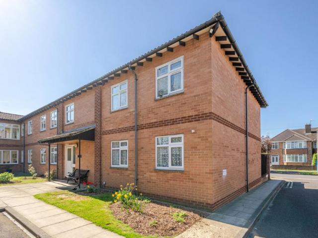 Flat for sale in Lynworth, Cheltenham