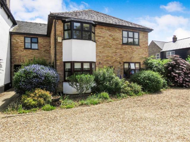 Flat for sale in Eaton Ford, Huntingdonshire
