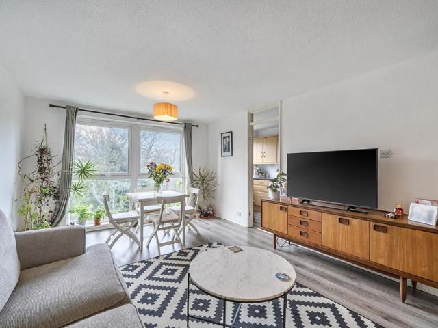 Flat for sale in London Borough of Croydon, Upper Norwood