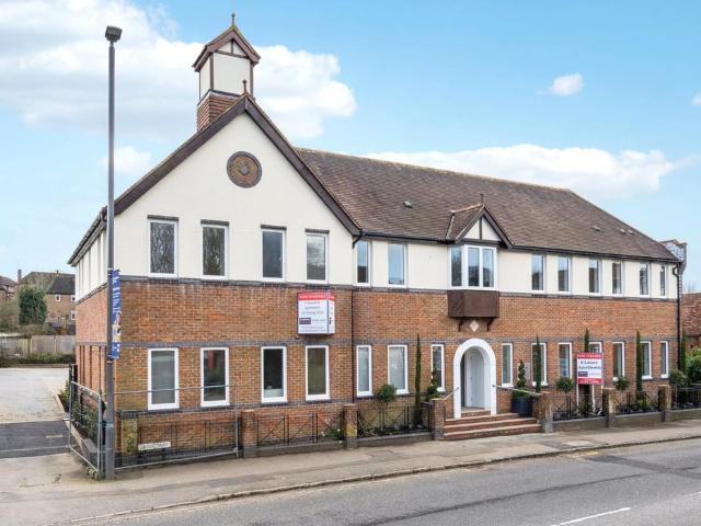 Flat for sale in Amersham