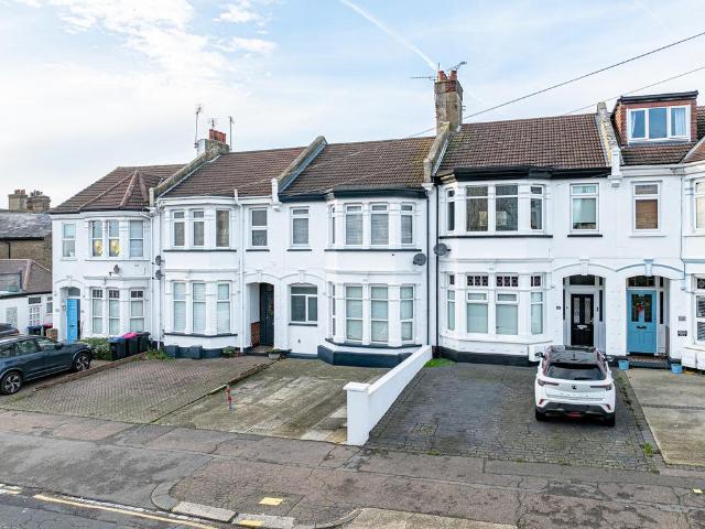 Flat for sale in Alton Barnes, Essex