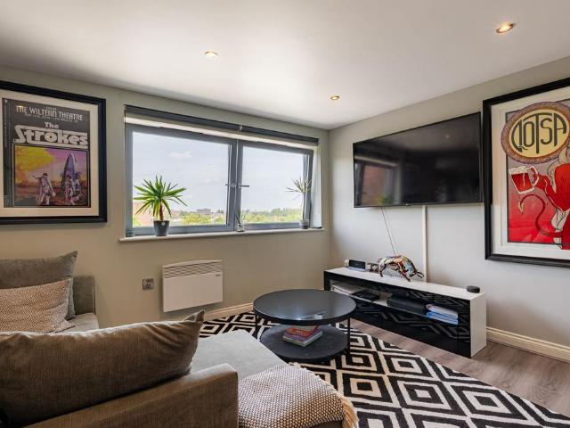 Flat for sale in Maney, Birmingham