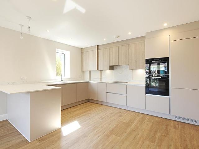 Flat for sale in Pachesham Park, Surrey