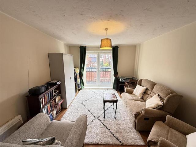 Flat for sale in Hammond Street