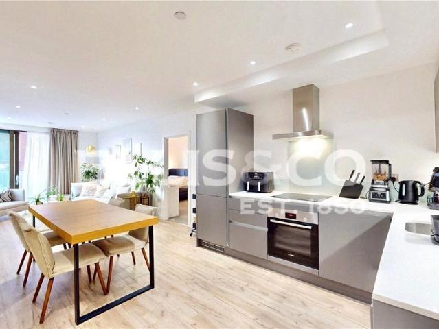 Flat for sale in London Borough of Ealing, Greater London