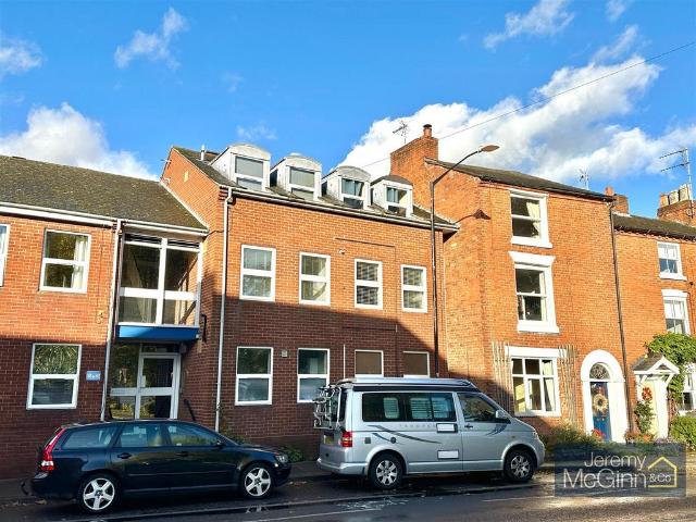 Flat for sale in Alderminster, Warwickshire