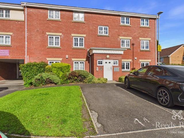 Flat for sale in Hyde, Tameside