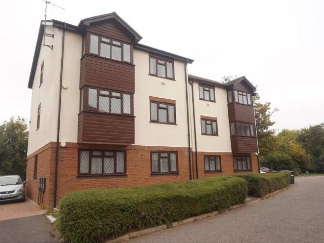 Flat for sale in Wooburn, Bourne End