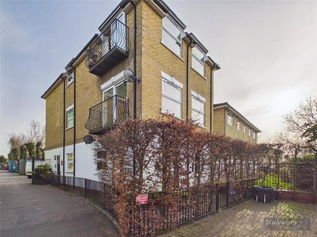 Flat for sale in Blackhills, Surrey