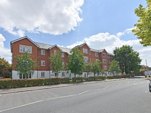 Flat for sale in Harlesden, Greater London