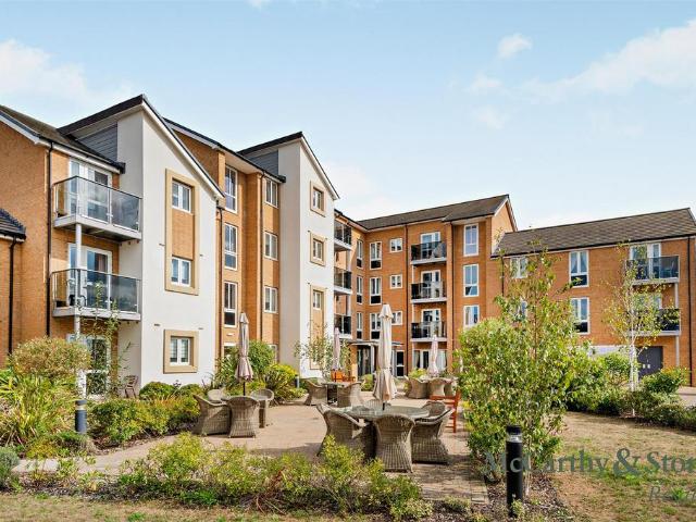 Flat for sale in Hampton Vale, Peterborough