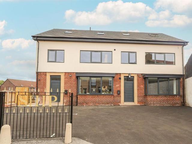 Flat for sale in Ripon, North Yorkshire