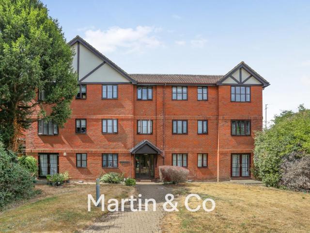 Flat for sale in London Borough of Croydon, Greater London