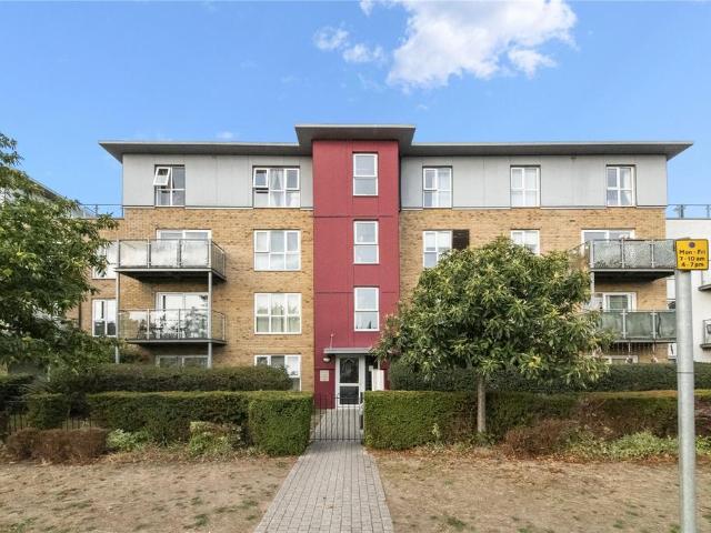 Flat for sale in Stockley Est., Greater London