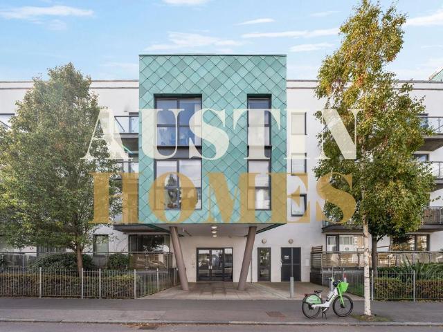 Flat for sale in Highbury, Greater London