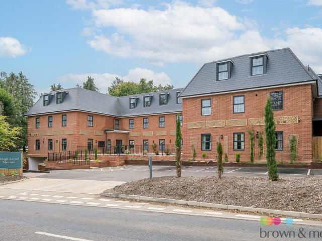 Flat for sale in Pouchen End, Hertfordshire