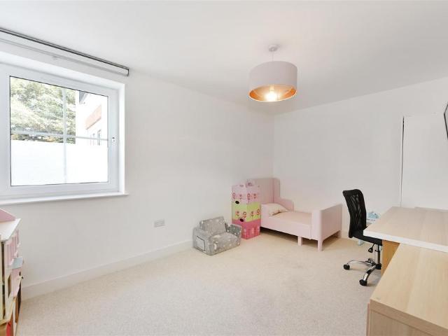 Flat for sale in Colindale, Greater London