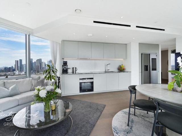 Flat for sale in Greenwich Peninsula, Greater London