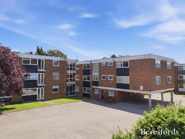 Flat for sale in Navestock Side, Essex