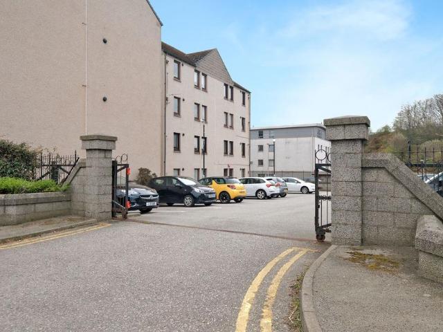 Flat for sale in Ballindoch, Scotland