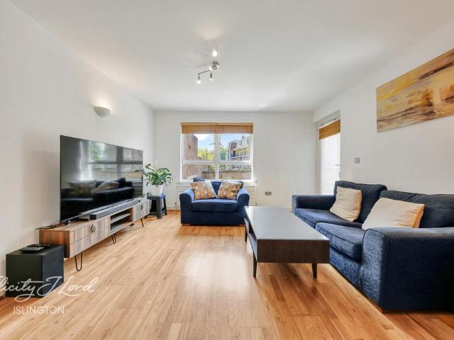 Flat for sale in Highbury, Greater London