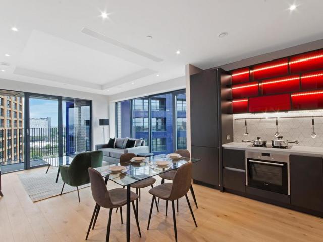 Flat for sale in London City Island, Blackwall