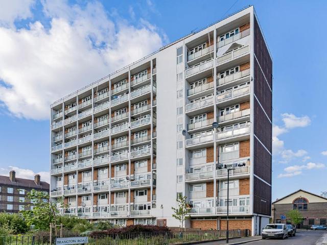 Flat for sale in Oval, Greater London