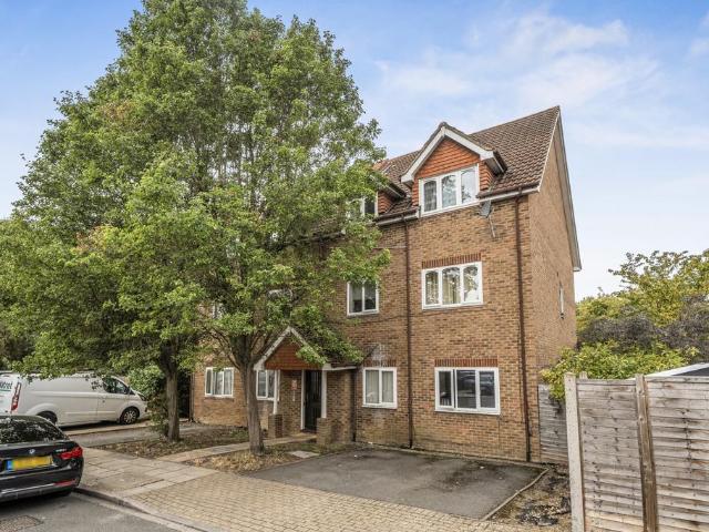 Flat for sale in Wood End, Greater London