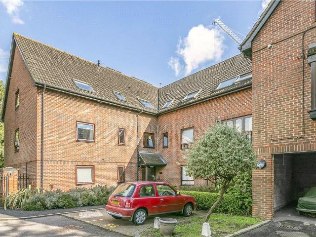 Flat for sale in Birch Green, Lower Halliford