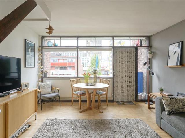 Flat for sale in Finsbury, Greater London