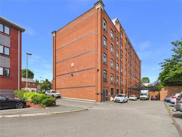 Flat for sale in Hurst, Greenheys