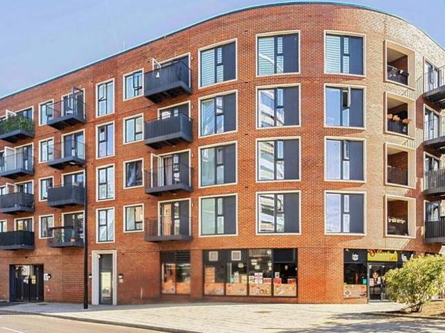 Flat for sale in Daws Hill, Cressex