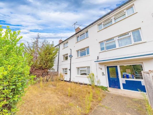 Flat for sale in Fernhill, Rushmoor