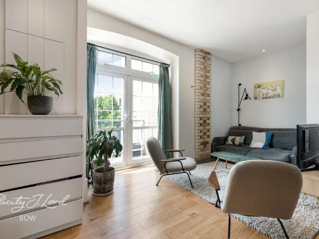Flat for sale in Bromley-by-Bow, Poplar Grove
