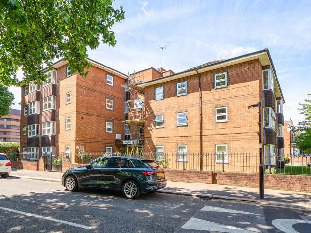 Flat for sale in London Borough of Ealing, Greater London