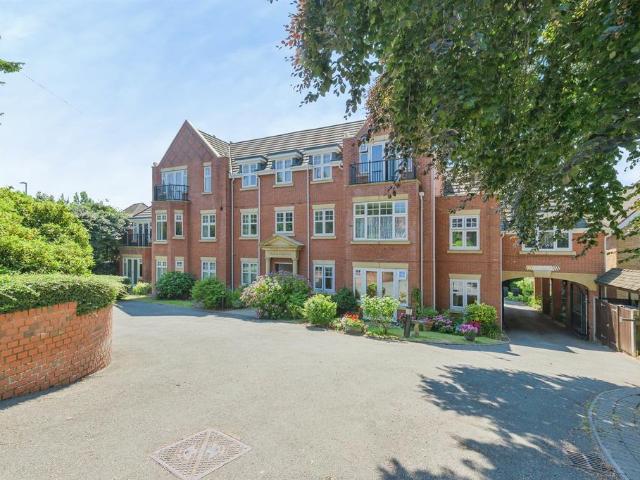 Flat for sale in Four Oaks, West Midlands