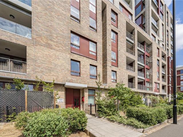 Flat for sale in London Borough of Hounslow, Greater London