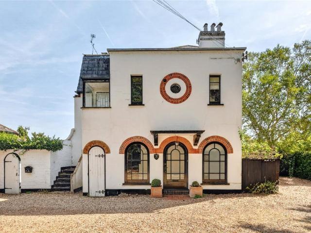 Flat for sale in Sunningdale