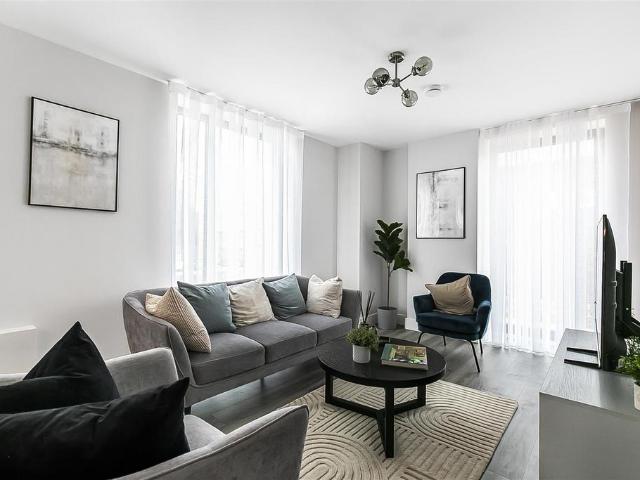Flat for sale in St Albans, Five Acres