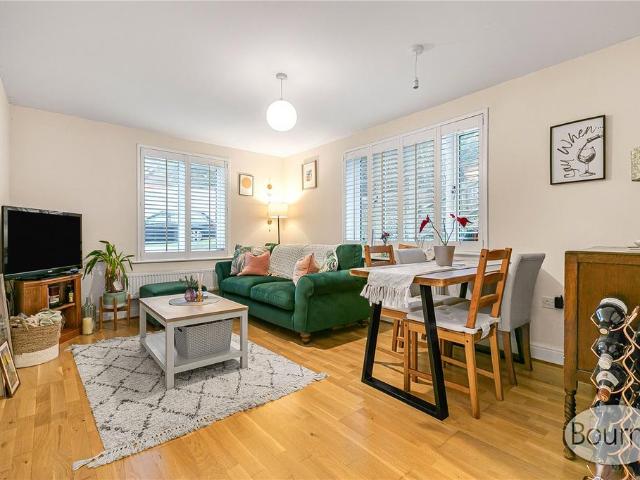 Flat for sale in Woking, Surrey