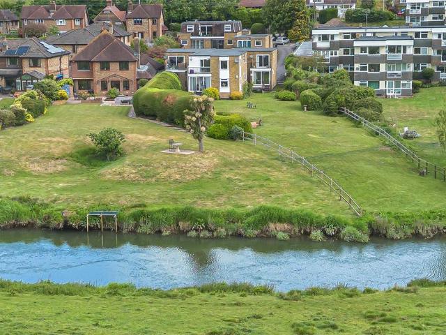 Flat for sale in Marehill, Horsham