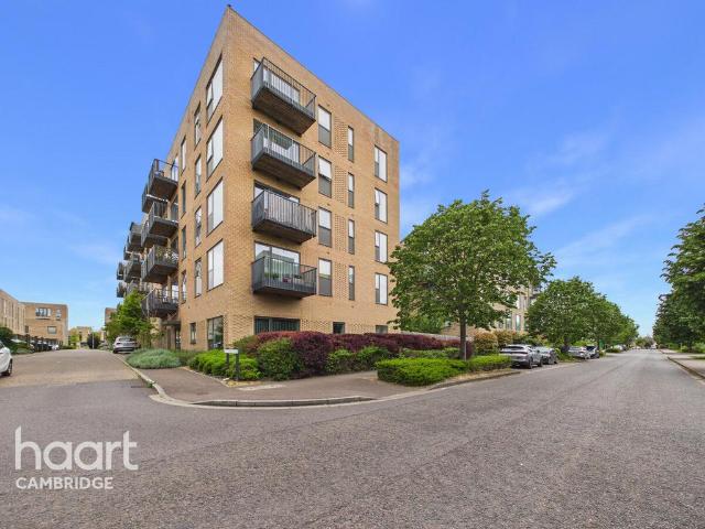 Flat for sale in Arbury, Cambridgeshire