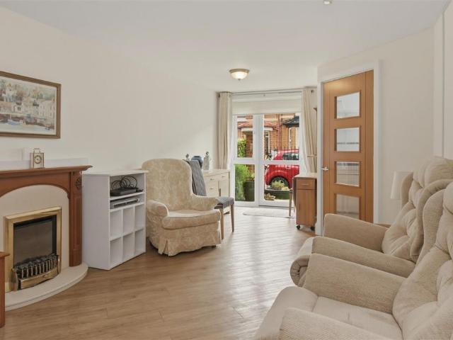 Flat for sale in Oxenden, The Bridge